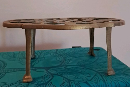 Brass small trivet stand - brass,