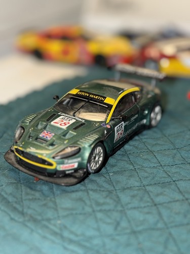 Scalextric aston martin - scalextric,