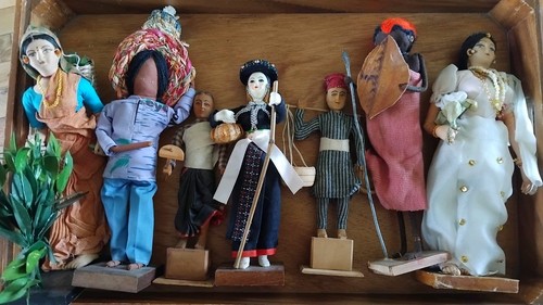 Job lot ethnic dolls - of,