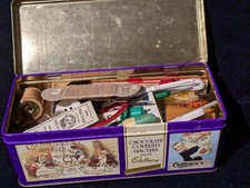 VINTAGE SEWING TIN BUTTONS/SEWING/HABERDASHERY GRANNIES BUTTON/SEWING TIN (A5)