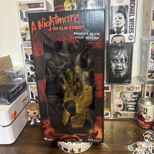 Neca official nightmare elm - on,