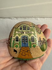 Hand Painted vintage Pebble/Stone/Rock, wraparound high street