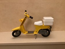 VINTAGE SINDY PEDIGREE YELLOW MOTORCYCLE/SCOOTER 1980-1989