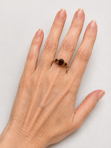 9ct gold ring garnet trilogy - 9ct,