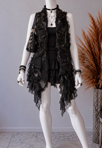 Vintage black ruffle - black,