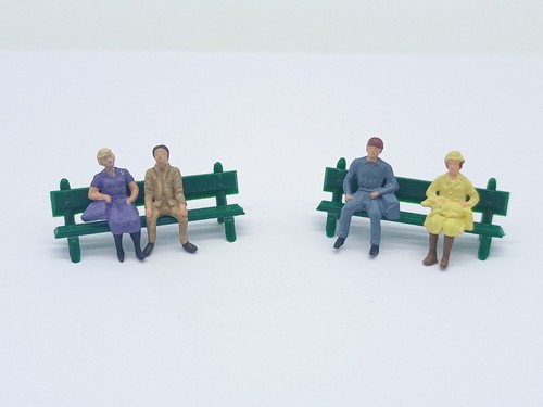 Preiser figures sitting people - figures,