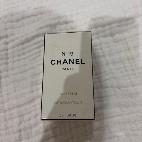 New chanel 19 parfum - new, no
