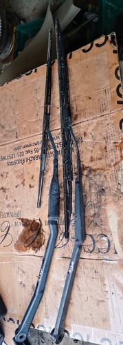 Lexus gs300 2004 wiper arms - lexus,