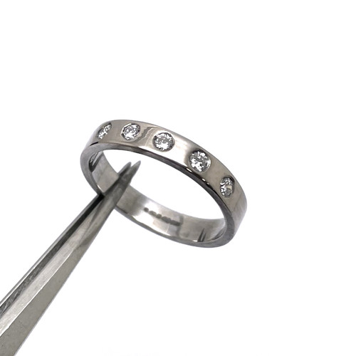 18ct gold diamond ring - gold, band