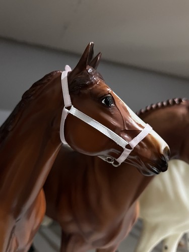 Light pink white model horse - &,