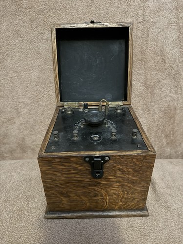Boxed crystal radio set - -,