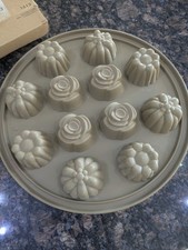 Pampered Chef Silicone Floral