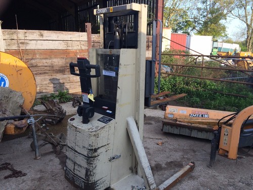 Crown fork lift - lift, £1000