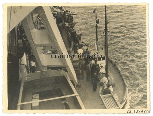 Genuine photo pilot - genuine, boat