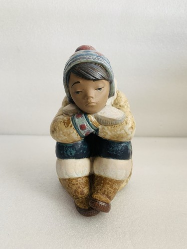 Lladro figure pensive eskimo - pensive,