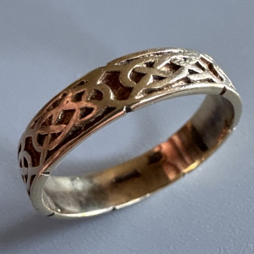 9ct yellow gold 375 - 9ct,