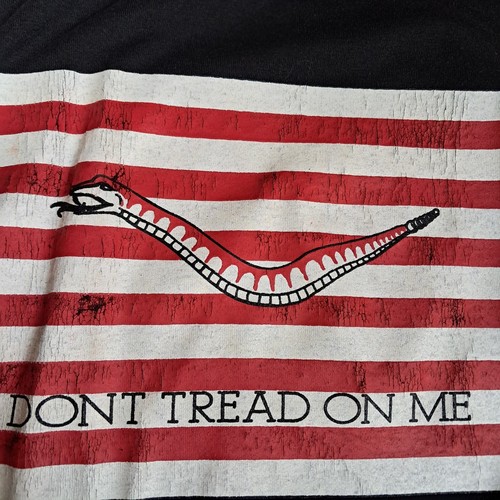 Don tread me - on, pocket