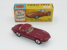 Corgi 307 E Type Jaguar  w/detachable hard top Boxed *original*