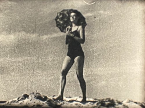 Super w newsreel - b/w,
