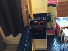 Vintage Sindy cooker and sindy dressing table ..