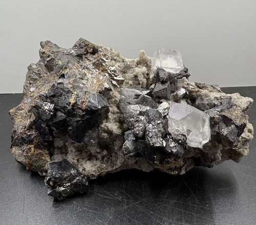 Cubic fluorite sphalerite - cubic, on