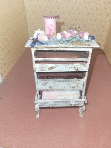 Scale dolls house - 1:12,