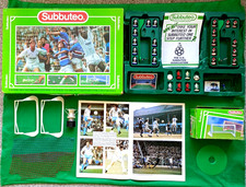 Subbuteo FA Cup final 1980 - West Ham 1-0 Arsenal  **extras + trophy**