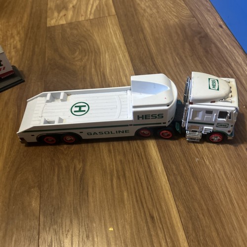 Hess toy truck - 1999, space