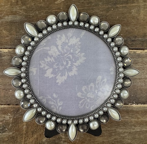 Vintage style jeweled - style, round
