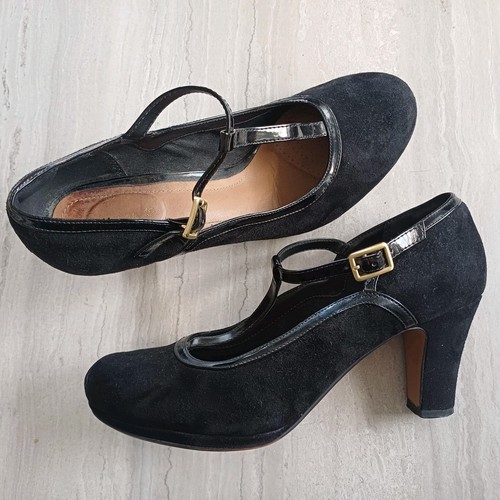 Clarks artisan size 5 d - clarks,