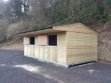 Timber wooden horse stable - timber/,