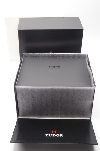 Tudor black bay watch - tudor, box