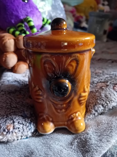 Vintage dusty bin - vintage, bin,