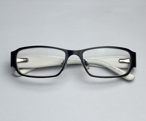 Red dead women - dead, glasses