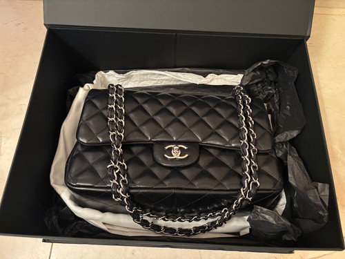 Chanel black lambskin jumbo - black,