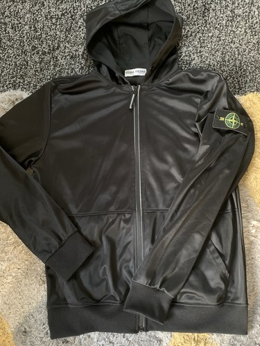 Black hooded stone - black,