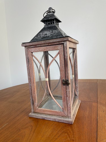 Medium large rustic wood - /,