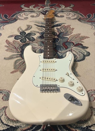 Fender japan stratocaster safe - japan,