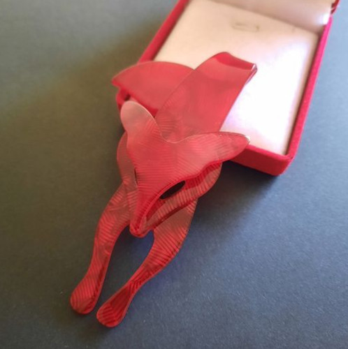 Red fox brooch acrylic pin - red,