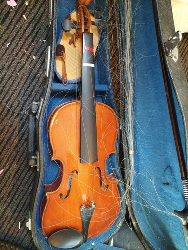 Skylark violin with bow needs - skylark,