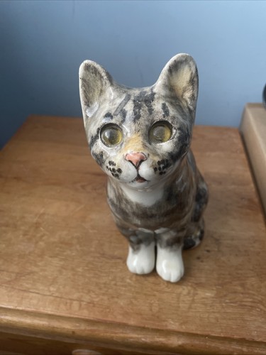 Winstanley cat size - cat, signed