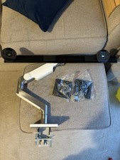 Humanscale M8.1 Monitor Arm With Crossbar For Dual Screens