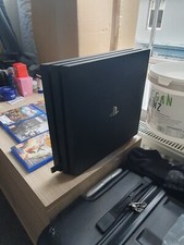 Sony Playstation 4 PRO 1TB bundle -excellent-10.01 Firmware :)