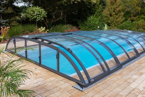 Retractable swimming pool - retractable,