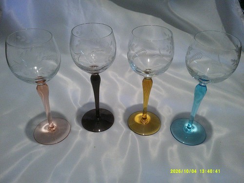 Harlequin coloured stem - stem, etched