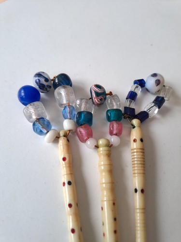 Antique bone lace bobbins - x,