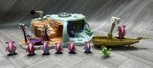 The clangers home planet - clangers,