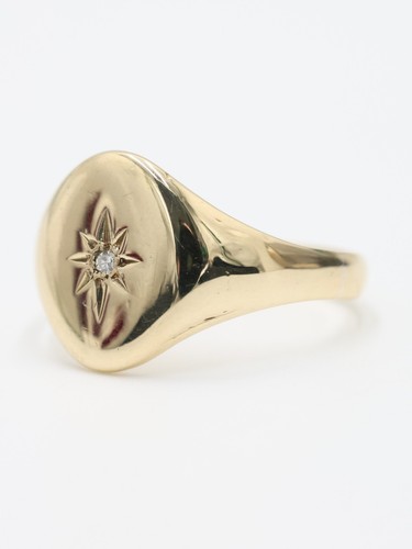 Gold oval signet - gold, 9ct