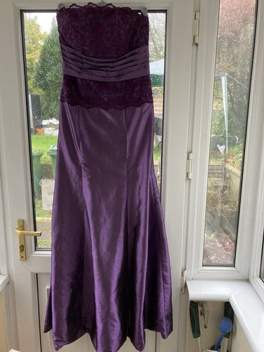 Stunning jjs house - jjs, gown