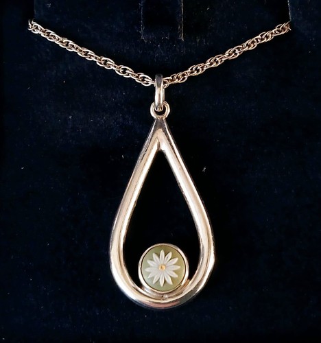 Wedgwood jasperware pendant - jasperware,